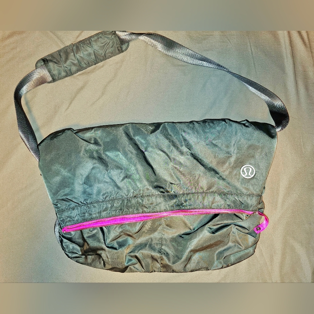 Lululemon Large Messenger Bag Tote - Grey and Pink EXCELLENT CONDITION!